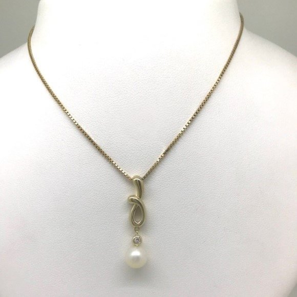 Jewelry - 14 kt YG pearl and diamond necklace